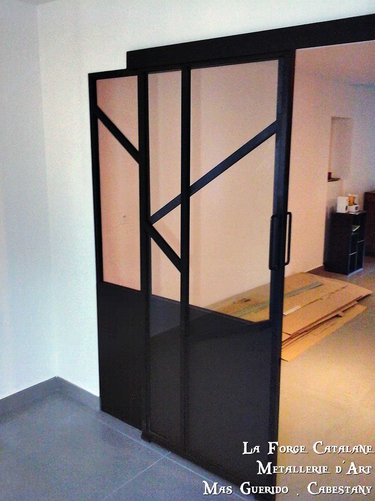 verriere ouvrant coulissant motif fer plat oblique fer forge catalane cabestany (3).jpg